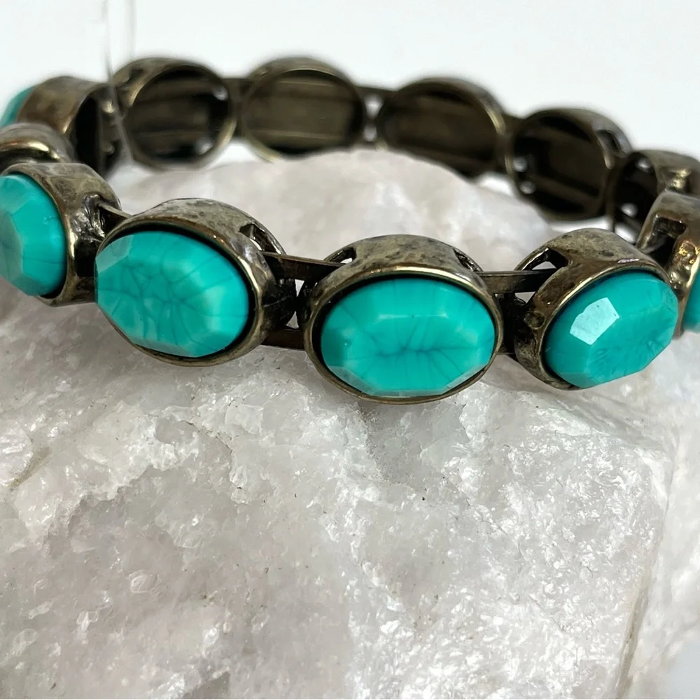 Chico’s Lindy Turquoise Colored Magnetic Clasp Bracelet